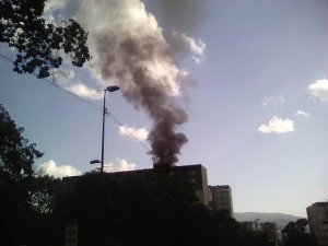 Se registró incendio en edificio de la Misión Vivienda en la avenida Andrés Bello (Foto)