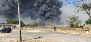 Se registró incendio en área de desperdicios en sede de Goodyear en Carabobo (Fotos y Video)