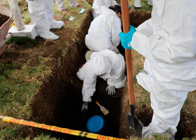 Exhuman más de 50 cuerpos de posibles víctimas de ejecuciones en Colombia