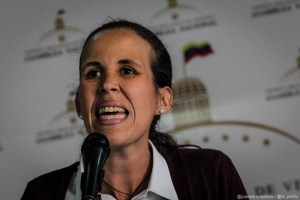 Diputada Manuela Bolívar condena muerte de bebé tras jornada de vacunación en Chacao