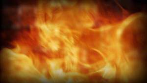 Bomberos del Condado de Brevard trabajan para contener incendio en apartamentos