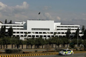 Parlamento paquistaní pide el ahorcamiento público a violadores de niños