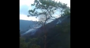 Grupos de rescate combaten incendio forestal en el estado Trujillo #17Feb (Video)