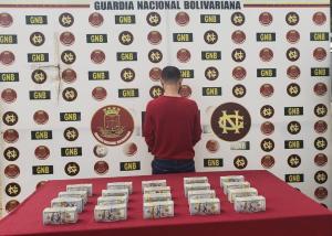 Detenido hombre en Anzoátegui por transportar un millón de dólares en efectivo