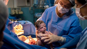 La bebé que “nació enojada” y causó furor en las redes sociales (Fotos+MEMES)
