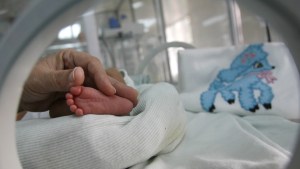 Nació primera bebé con Covid-19 tras un “baby shower” con 23 contagiados en Argentina