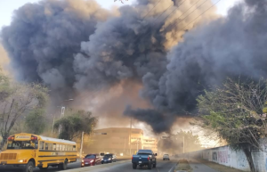 Incendio en Naguanagua generó gigantes columnas de humo este #21Feb (FOTOS)