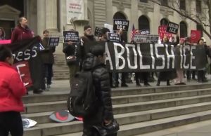 Detienen a 30 personas en protesta contra ICE en Manhattan
