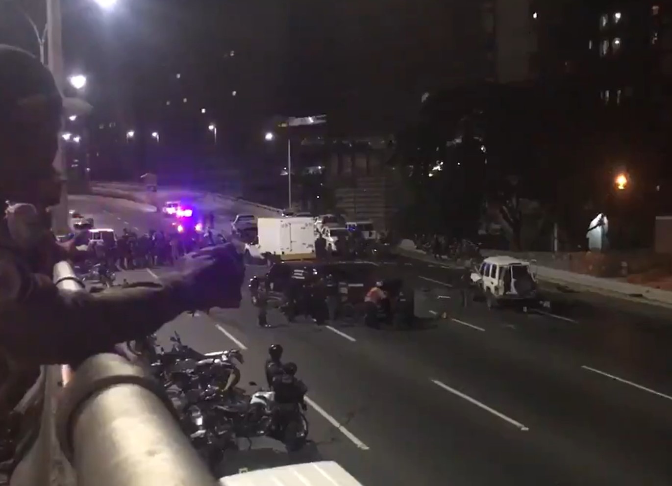 Sebin cerró el tránsito para retirar artefactos explosivos en la autopista Francisco Fajardo (Video)