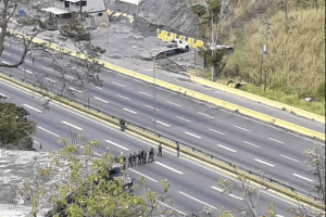 Fuerzas del régimen cerraron la autopista Gran Mariscal de Ayacucho este #14Feb (Fotos y Videos)