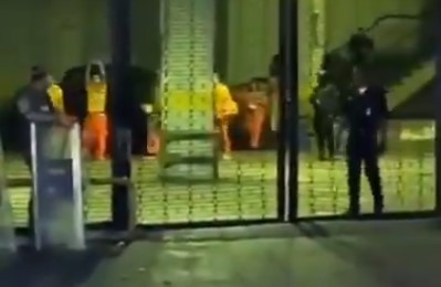 Difunden VIDEO del traslado del diputado Juan Requesens en uniforme naranja al Palacio de Justicia