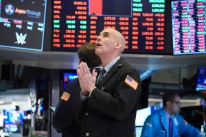 Futuros índices Wall Street avanzan impulsados por esperanza de estímulos