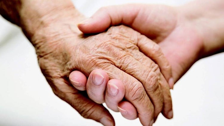Dieron de alta a “Pepita”, una abuela de 95 años que venció al COVID-19 en España (Video)
