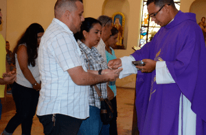 Sacerdotes oran para que se disipe el coronavirus de Venezuela