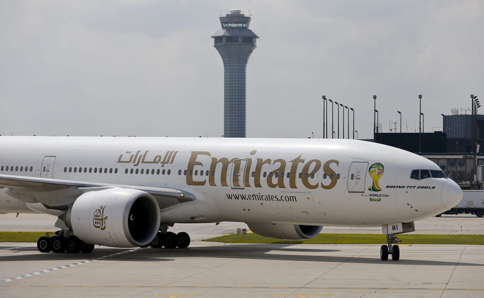 Emiratos suspende todos los vuelos de pasajeros dos semanas por el coronavirus
