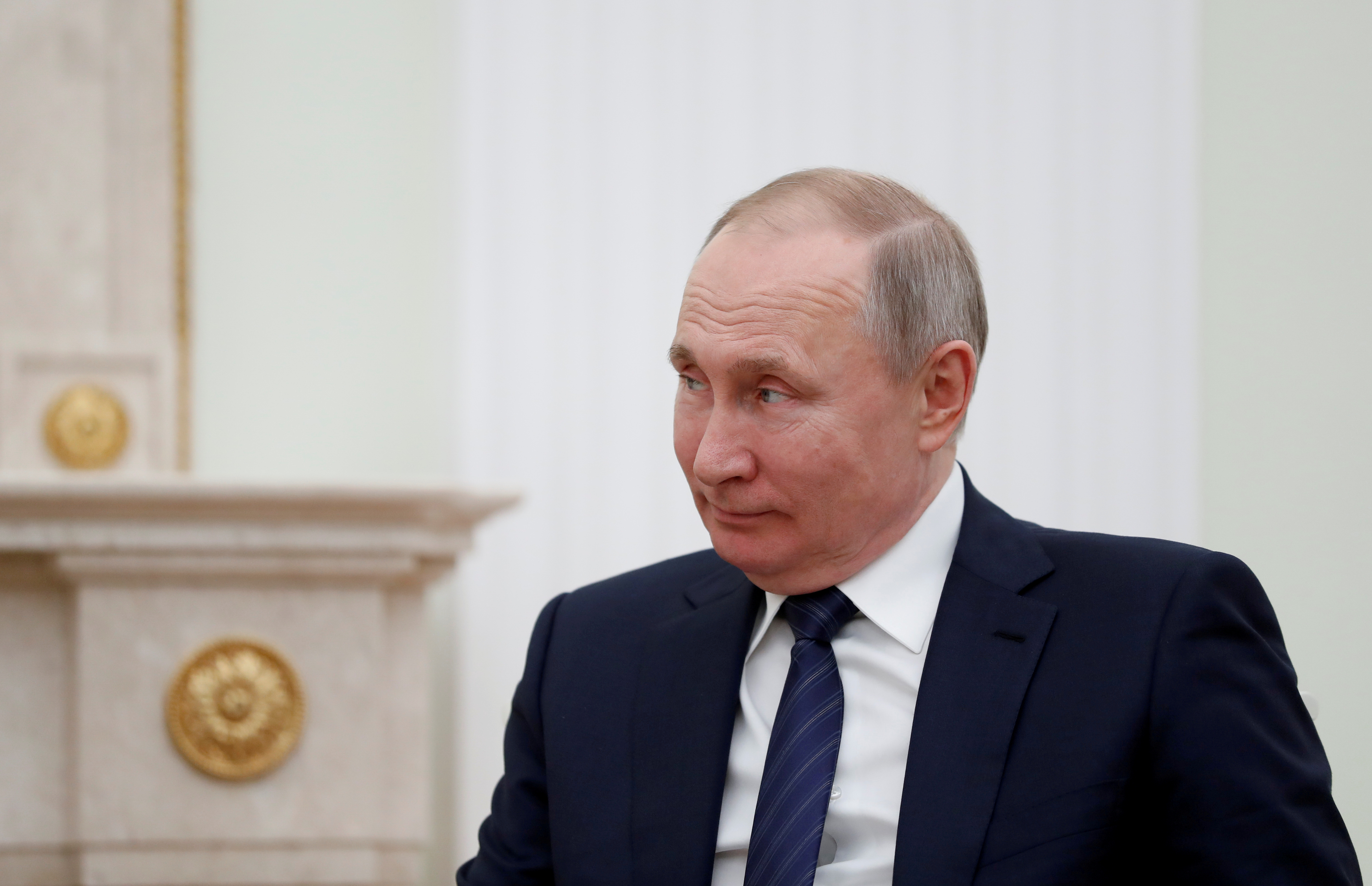 Putin propone prohibir el matrimonio igualitario en la Constitución rusa
