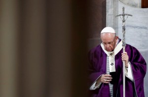 El papa Francisco acepta la renuncia del arzobispo francés acusado de ocultar pederastia
