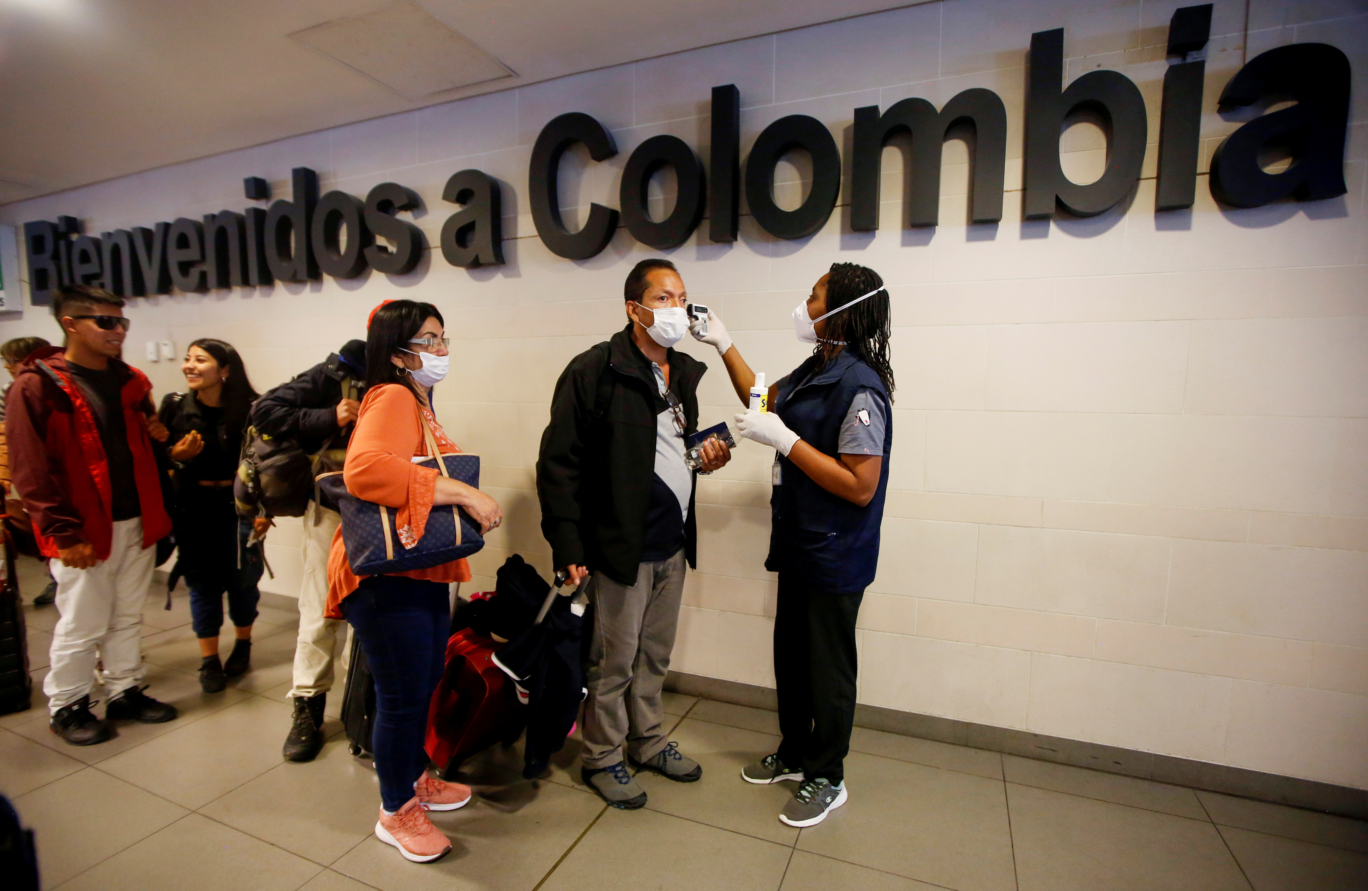 Colombia llega al centenar de muertos por Covid-19 y supera los 2.700 casos