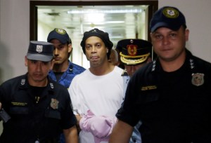 Ronaldinho podría participar en torneo de fútbol sala en la cárcel de Paraguay