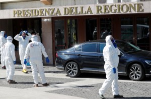 Los fallecidos por coronavirus en Italia ascienden a 827