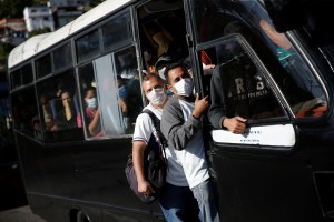 El virus “goza” en los pocos autobuses que quedan en el estado Vargas (Video)