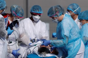 Francia registró 761 muertes por coronavirus en 24 horas y el total llega a 18.681