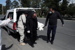 Irán anuncia 162 muertos, récord de decesos diarios desde inicio de la pandemia