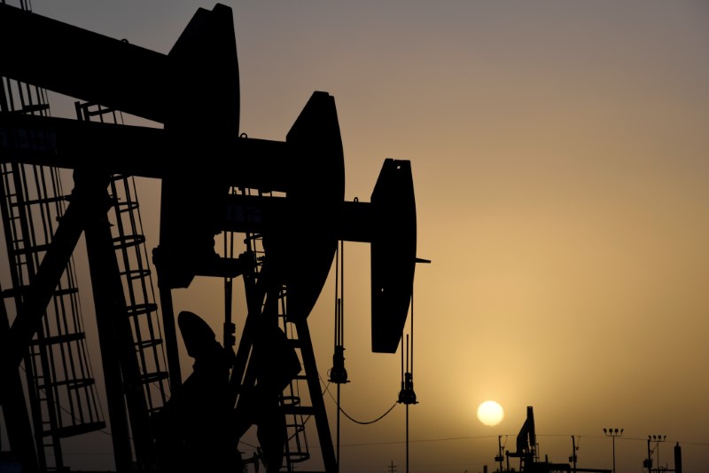 Barril de petróleo en EEUU cae por debajo de 20 dólares por impacto de cierres en la demanda
