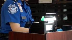 Cuarto oficial de la TSA del Aeropuerto Internacional de Orlando da positivo por coronavirus