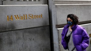 Wall Street cierra mixto y el Dow sube tras órdenes ejecutivas de Trump