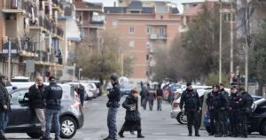 Tres mujeres heridas al recibir paquetes explosivos en Roma