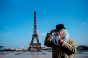 La Torre Eiffel rendirá homenaje a los héroes que luchan contra el Covid-19