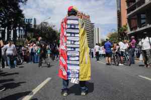 Venezolanos se hacen sentir en la plaza Juan Pablo II #10Mar (IMÁGENES)