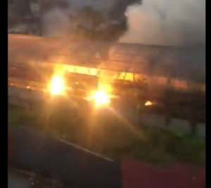 EN VIDEO: Estación del Metro de Los Teques amanece en llamas #27Mar