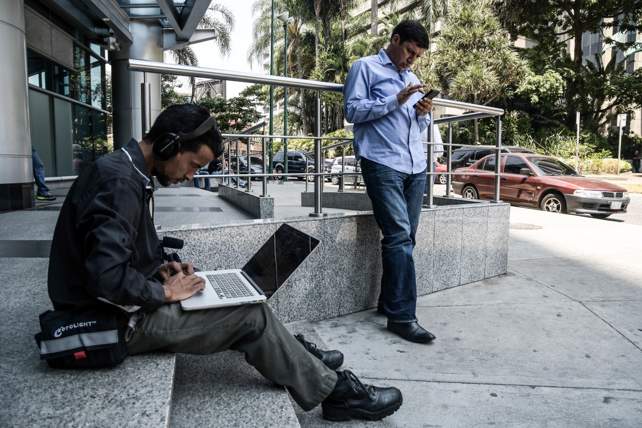 Bloqueos selectivos de redes en Venezuela afectan los medios digitales y las páginas para adultos