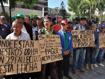 Extrabajadores de Pdvsa protestan en el Pnud por deuda que la dictadura tiene con ellos desde 2007 (VIDEO)