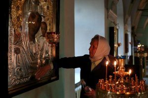 El patriarca de la Iglesia ortodoxa rusa pide no acudir los templos