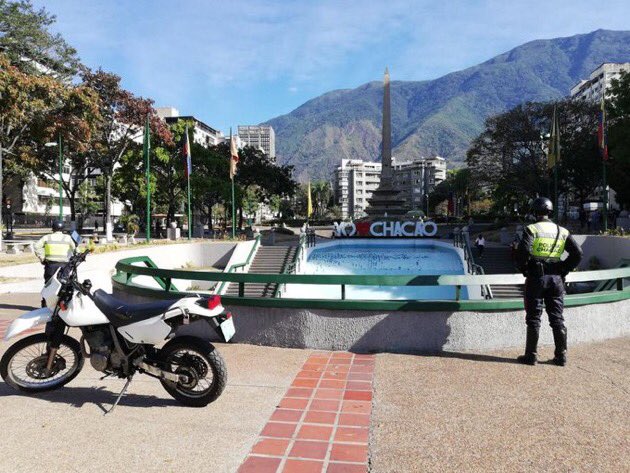 PoliChacao vigila la Plaza Altamira para evitar aglomeraciones por el coronavirus #16Mar (fotos)