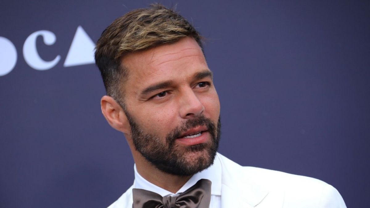 La dura respuesta de un sacerdote a Ricky Martin por sus comentarios sobre la gestación