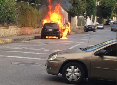 Reportan incendio de un vehículo en Los Palos Grandes #4Mar (Fotos)