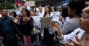 Juan Guaidó: Hoy el sector salud realizó la primera protesta en el marco del Pliego Nacional de Conflicto