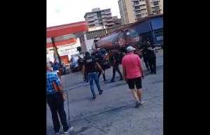 Vecinos de Montalbán protestan por negativa de la GNB para surtir gasolina #3Jun (VIDEO)