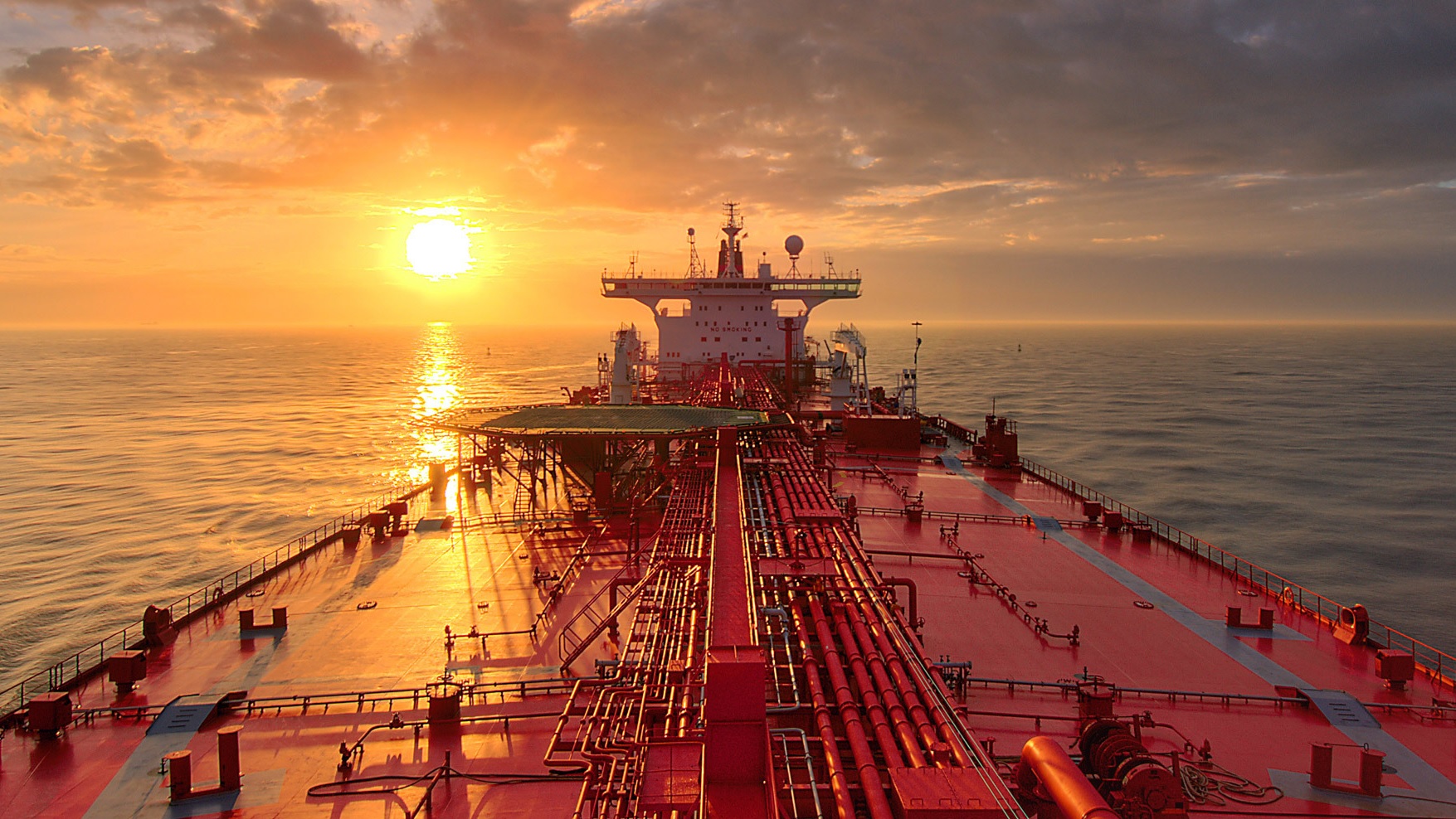Dueño de buques petroleros anuncia que dejará de transportar crudo venezolano para Rosneft