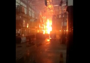 En VIDEO: El incendio desde EL INTERIOR de los galpones del CNE en Mariches