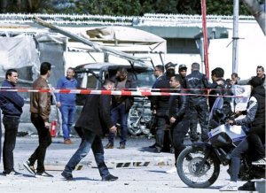 Muere el atacante en atentado contra embajada de EEUU en Túnez