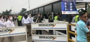 Ciudadanos deberán usar guantes y tapabocas para ingresar a Colombia a partir de este jueves (Videos)