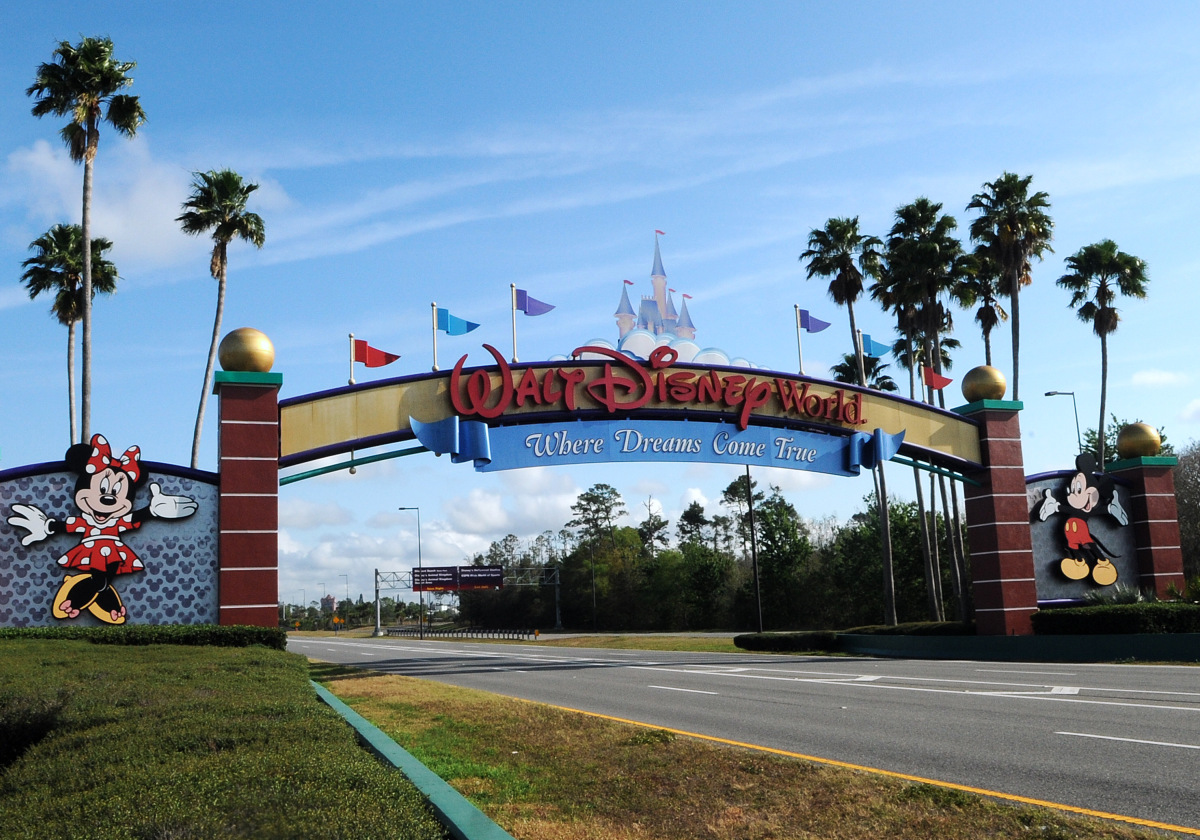 Disney World abre algunos restaurantes y negocios en Florida