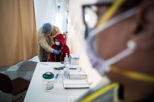 Hospitales de NYC podrían “agonizar” en una semana ante el avance del coronavirus