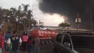 Fuerte incendio se registró en un depósito del CNE en Fila de Mariches (Fotos y Video)