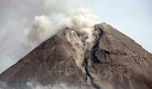 En VIDEO: Erupción del volcán Merapi originó una inmensa nube de cenizas en Indonesia